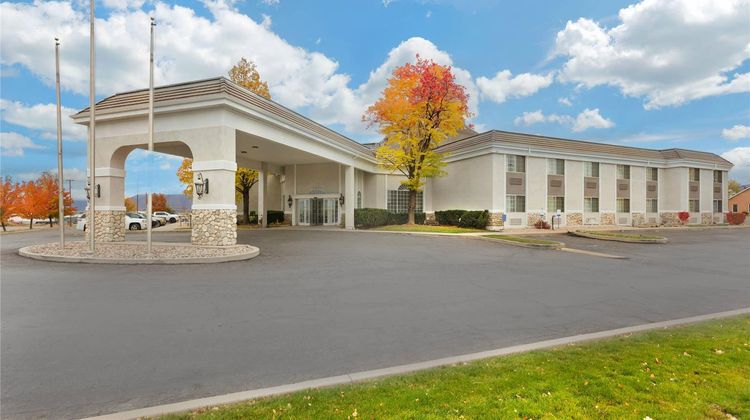 Quality Inn Exterior