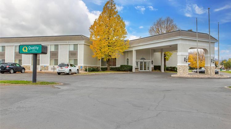 Quality Inn Exterior