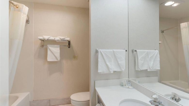 <b>Quality Inn Room</b>. Images powered by <a href="https://iceportal.shijigroup.com/" title="IcePortal" target="_blank">IcePortal</a>.