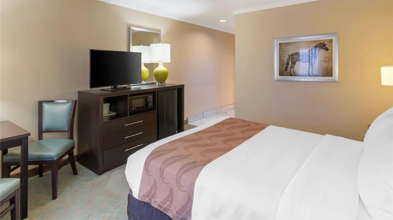 <b>Quality Inn Room</b>. Images powered by <a href="https://iceportal.shijigroup.com/" title="IcePortal" target="_blank">IcePortal</a>.