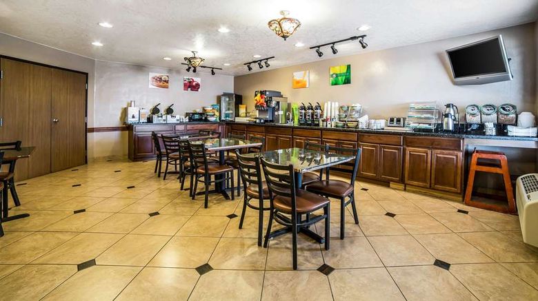 <b>Quality Inn Zion Park Area Restaurant</b>. Images powered by <a href="https://iceportal.shijigroup.com/" title="IcePortal" target="_blank">IcePortal</a>.