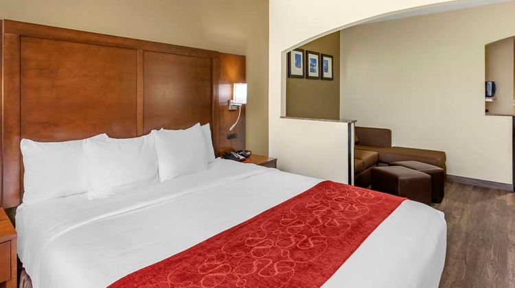 Comfort Suites Suite