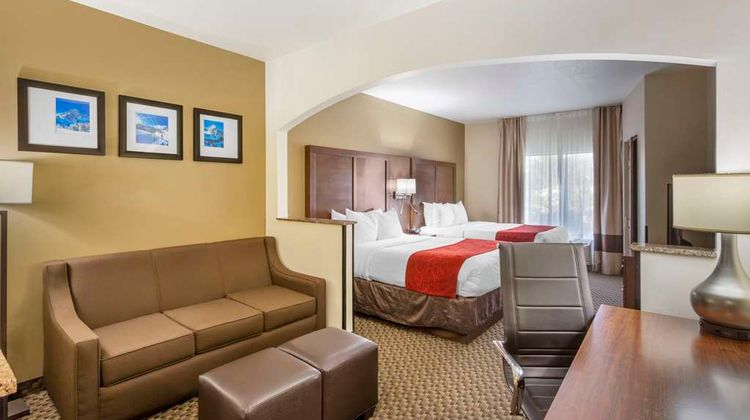 Comfort Suites Room