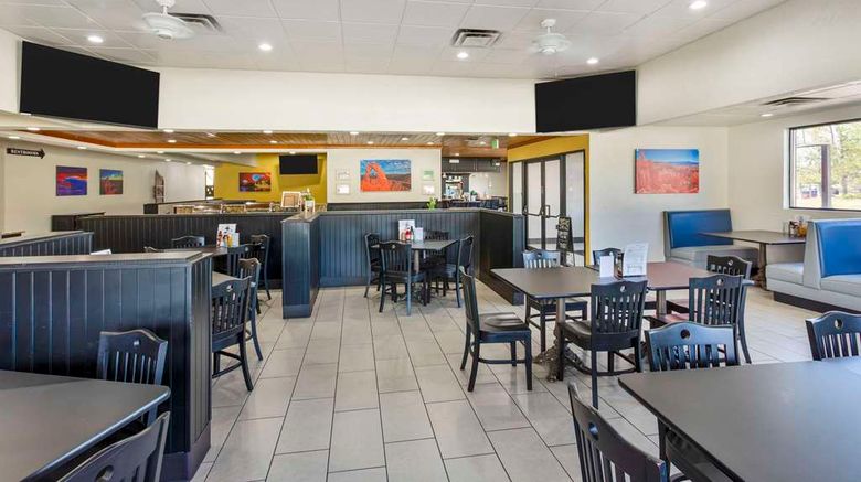 <b>Comfort Suites Restaurant</b>. Images powered by <a href="https://iceportal.shijigroup.com/" title="IcePortal" target="_blank">IcePortal</a>.
