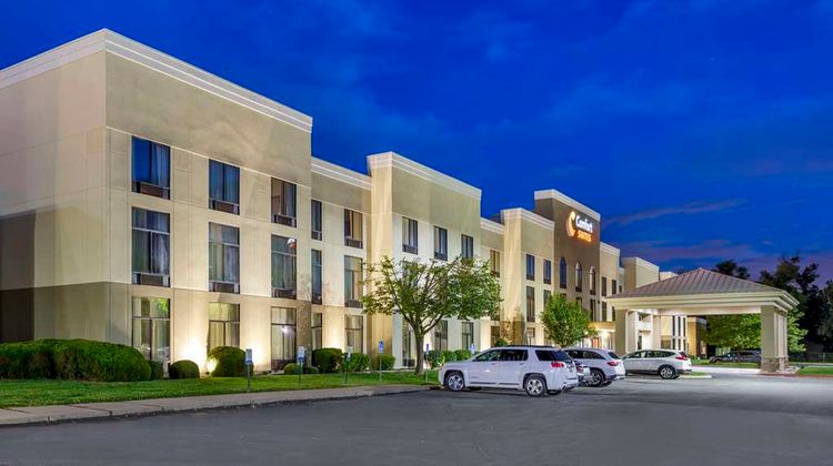 Comfort Suites Exterior