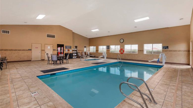 <b>Comfort Inn Pool</b>. Images powered by <a href="https://iceportal.shijigroup.com/" title="IcePortal" target="_blank">IcePortal</a>.