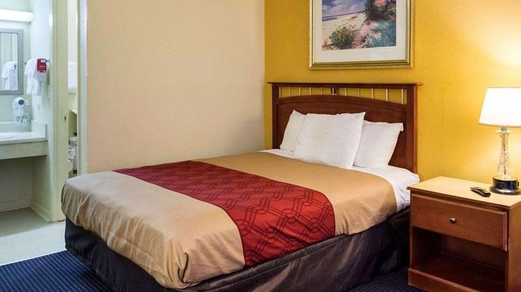 Econo Lodge Room