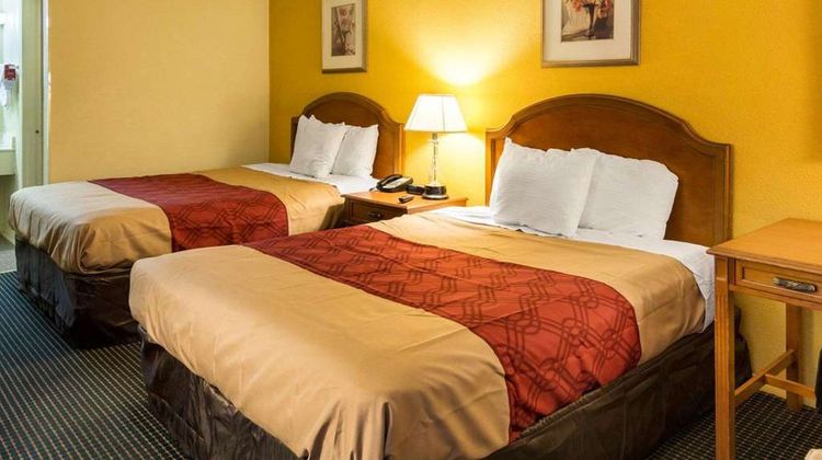 Econo Lodge Room