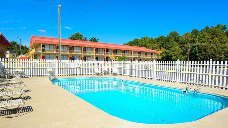 Econo Lodge Pool