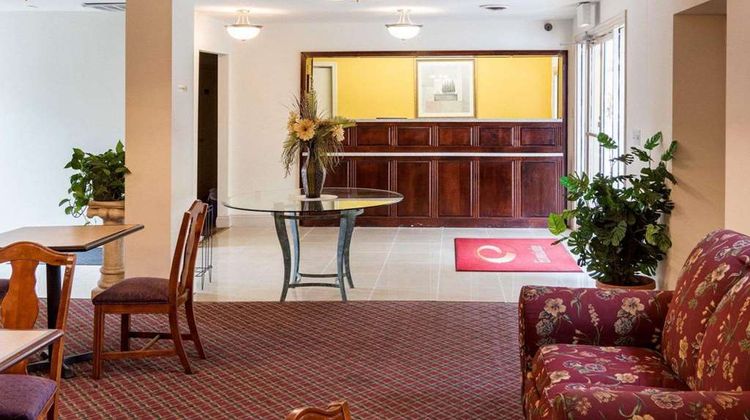 Econo Lodge Lobby