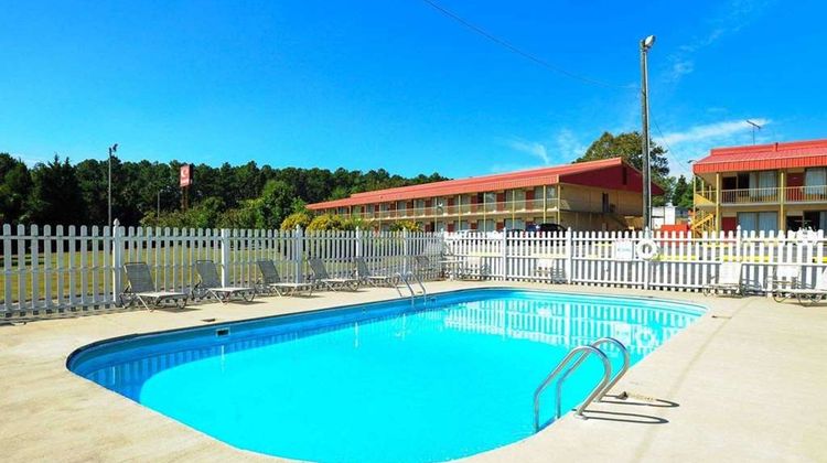 Econo Lodge Pool