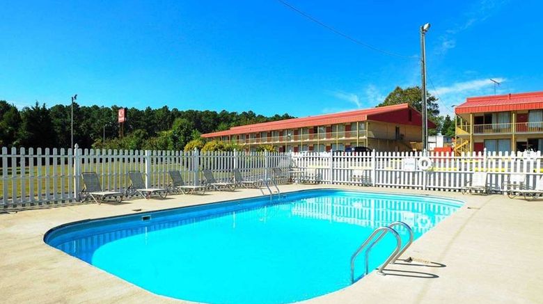 <b>Econo Lodge Pool</b>. Images powered by <a href="https://iceportal.shijigroup.com/" title="IcePortal" target="_blank">IcePortal</a>.