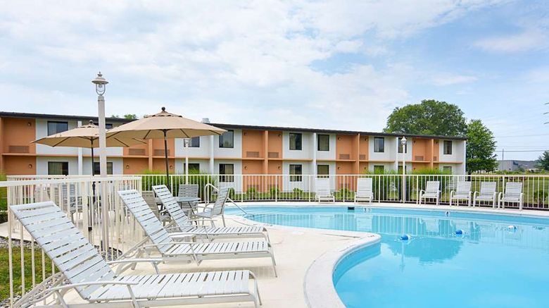 <b>Quality Inn Winchester Pool</b>. Images powered by <a href="https://iceportal.shijigroup.com/" title="IcePortal" target="_blank">IcePortal</a>.