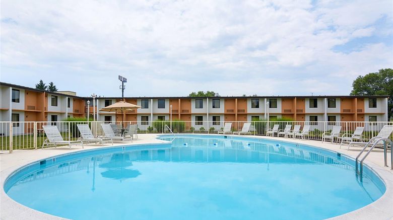 <b>Quality Inn Winchester Pool</b>. Images powered by <a href="https://iceportal.shijigroup.com/" title="IcePortal" target="_blank">IcePortal</a>.