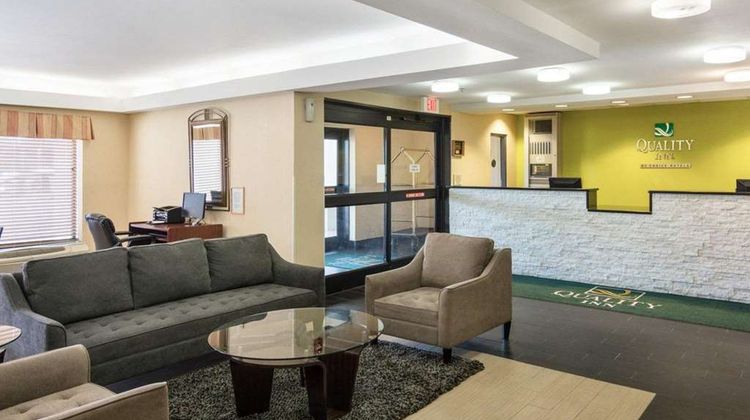 Quality Inn Richmond Airport Lobby