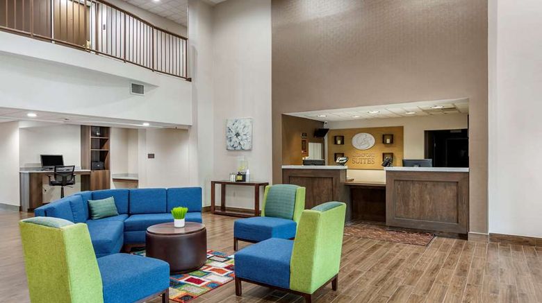 <b>Comfort Suites Southpark Lobby</b>. Images powered by <a href="https://iceportal.shijigroup.com/" title="IcePortal" target="_blank">IcePortal</a>.