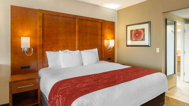 <b>Comfort Suites Southpark Suite</b>. Images powered by <a href="https://iceportal.shijigroup.com/" title="IcePortal" target="_blank">IcePortal</a>.