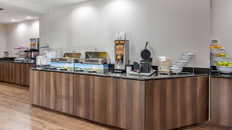 <b>Comfort Suites Southpark Restaurant</b>. Images powered by <a href="https://iceportal.shijigroup.com/" title="IcePortal" target="_blank">IcePortal</a>.