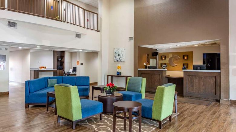 <b>Comfort Suites Southpark Lobby</b>. Images powered by <a href="https://iceportal.shijigroup.com/" title="IcePortal" target="_blank">IcePortal</a>.