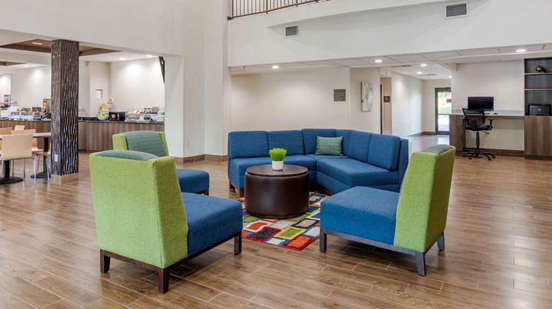 <b>Comfort Suites Southpark Lobby</b>. Images powered by <a href="https://iceportal.shijigroup.com/" title="IcePortal" target="_blank">IcePortal</a>.