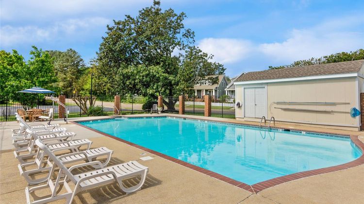 Rodeway Inn Williamsburg Historic Area Pool