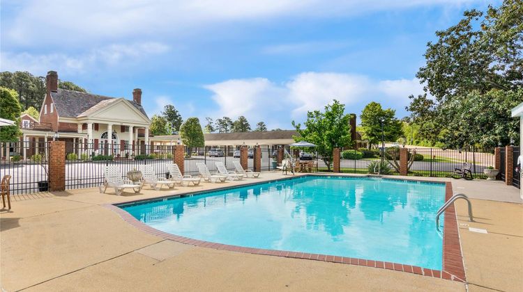 Rodeway Inn Williamsburg Historic Area Pool