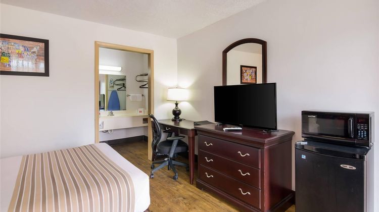 Econo Lodge Room
