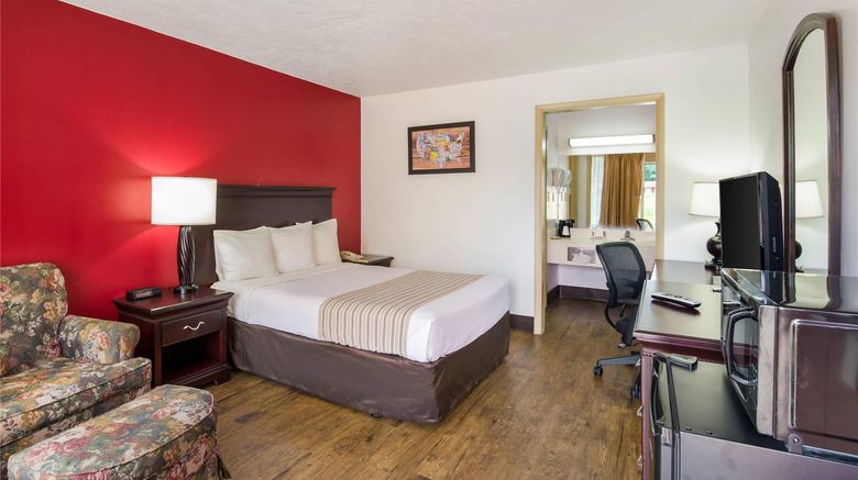 <b>Econo Lodge Room</b>. Images powered by <a href="https://iceportal.shijigroup.com/" title="IcePortal" target="_blank">IcePortal</a>.