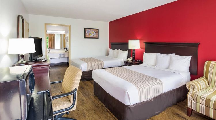 Econo Lodge Room
