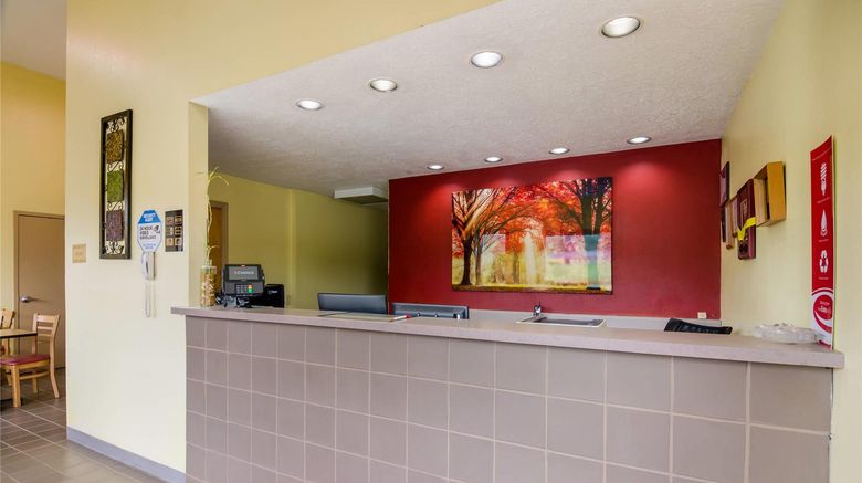<b>Econo Lodge Lobby</b>. Images powered by <a href="https://iceportal.shijigroup.com/" title="IcePortal" target="_blank">IcePortal</a>.