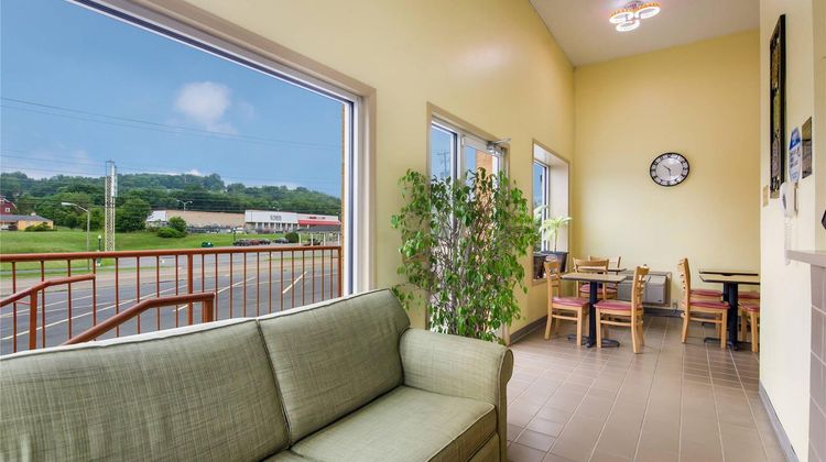 Econo Lodge Lobby