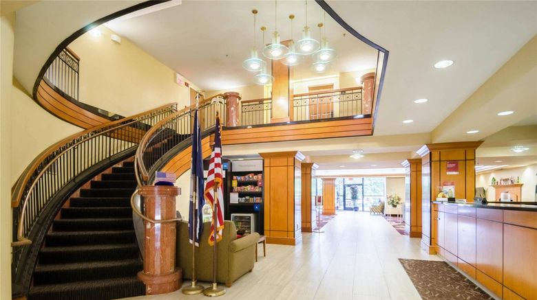 <b>Comfort Suites Innsbrook Lobby</b>. Images powered by <a href="https://iceportal.shijigroup.com/" title="IcePortal" target="_blank">IcePortal</a>.