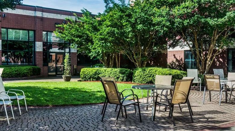 <b>Quality Suites Lake Wright-Norfolk Arpt Pool</b>. Images powered by <a href="https://iceportal.shijigroup.com/" title="IcePortal" target="_blank">IcePortal</a>.