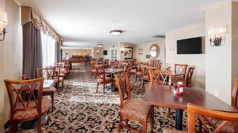<b>Arlington Court Suites, Clarion Coll. Restaurant</b>. Images powered by <a href="https://iceportal.shijigroup.com/" title="IcePortal" target="_blank">IcePortal</a>.