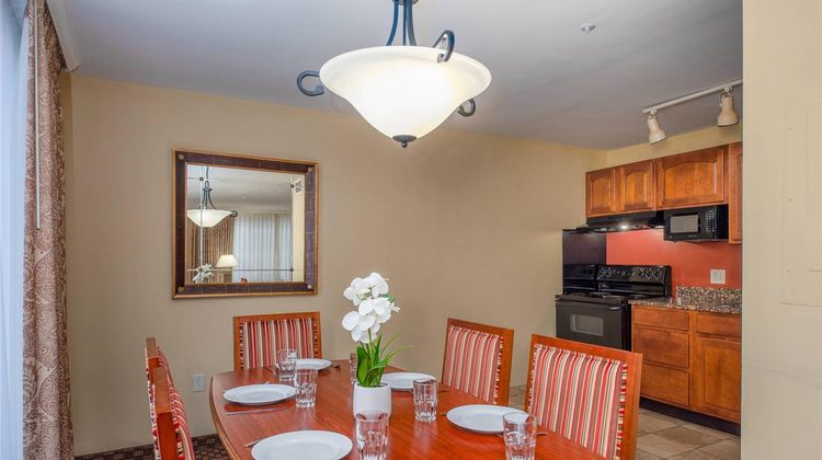 Arlington Court Suites, Clarion Coll. Room