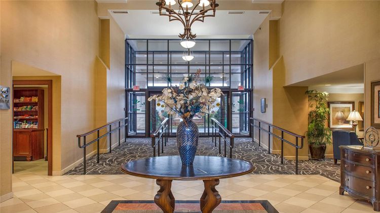 Arlington Court Suites, Clarion Coll. Lobby