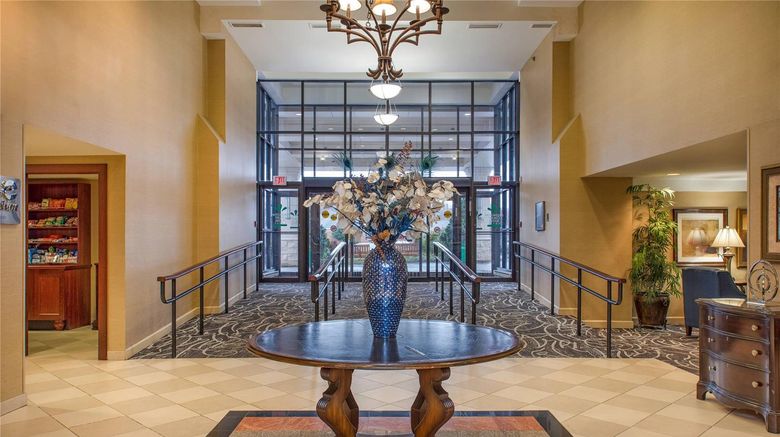 <b>Arlington Court Suites, Clarion Coll. Lobby</b>. Images powered by <a href="https://iceportal.shijigroup.com/" title="IcePortal" target="_blank">IcePortal</a>.