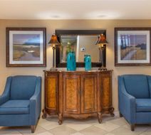 Arlington Court Suites, Clarion Coll. Lobby