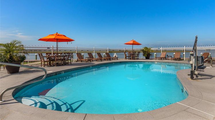 Comfort Suites Pool