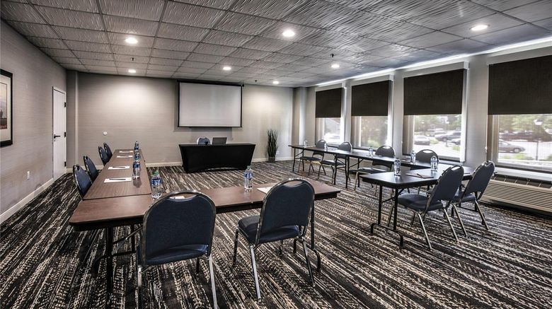 <b>Comfort Suites Meeting</b>. Images powered by <a href="https://iceportal.shijigroup.com/" title="IcePortal" target="_blank">IcePortal</a>.