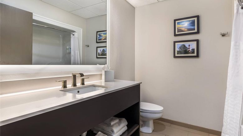 <b>Comfort Suites Room</b>. Images powered by <a href="https://iceportal.shijigroup.com/" title="IcePortal" target="_blank">IcePortal</a>.