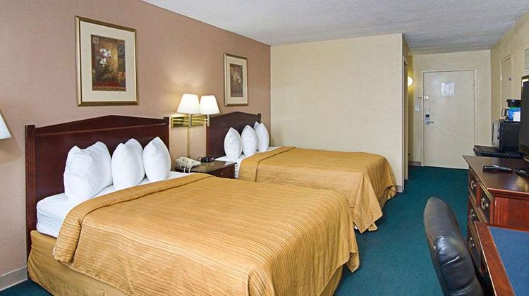 Quality Inn Shenandoah Valley Room