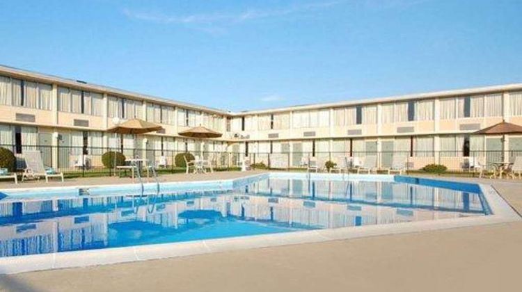 Quality Inn Shenandoah Valley Pool