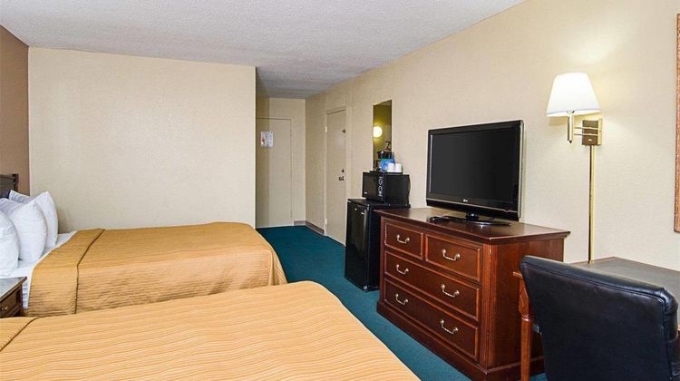 Quality Inn Shenandoah Valley Room