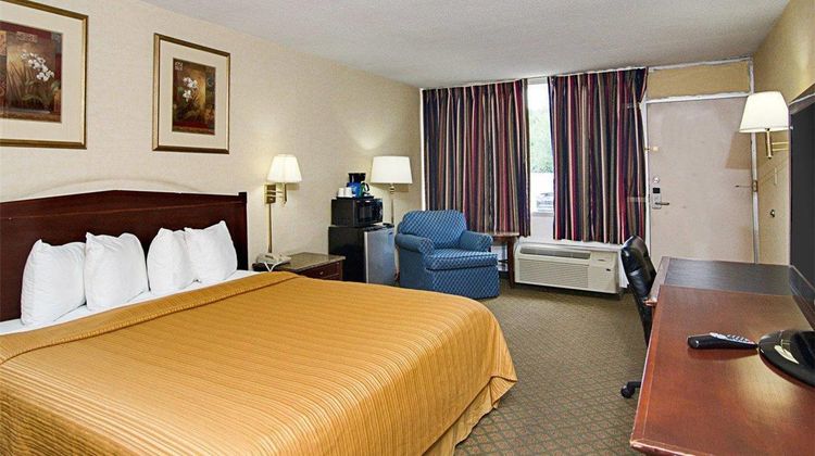 Quality Inn Shenandoah Valley Room
