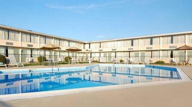 Quality Inn Shenandoah Valley Pool