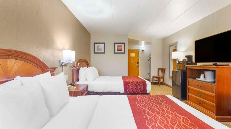 <b>Comfort Inn University Center Room</b>. Images powered by <a href="https://iceportal.shijigroup.com/" title="IcePortal" target="_blank">IcePortal</a>.