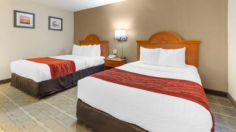 <b>Comfort Inn University Center Suite</b>. Images powered by <a href="https://iceportal.shijigroup.com/" title="IcePortal" target="_blank">IcePortal</a>.