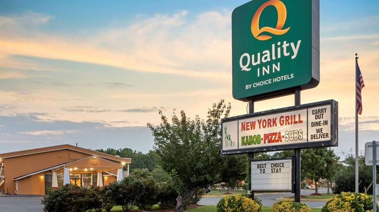 Quality Inn Exterior