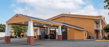Quality Inn Exterior